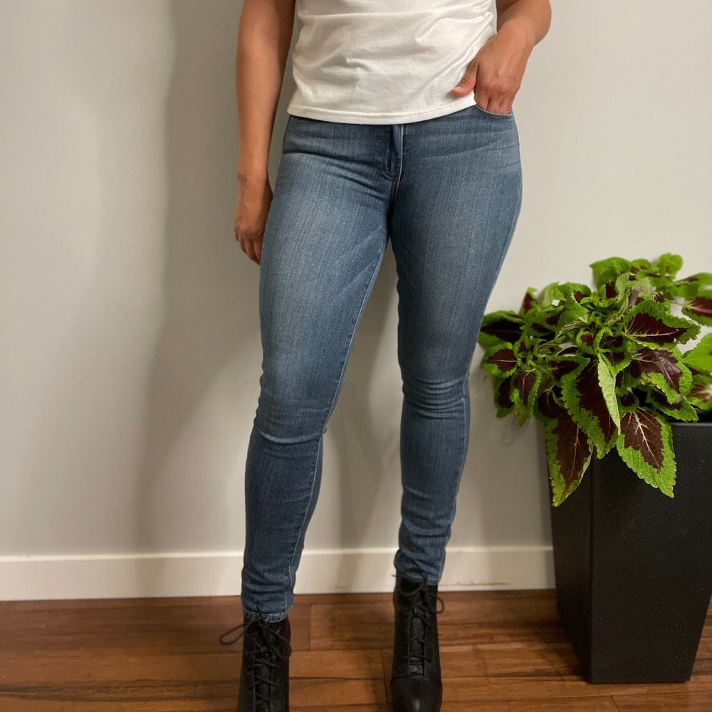 Paige Hoxton in Dezaley wash size 27